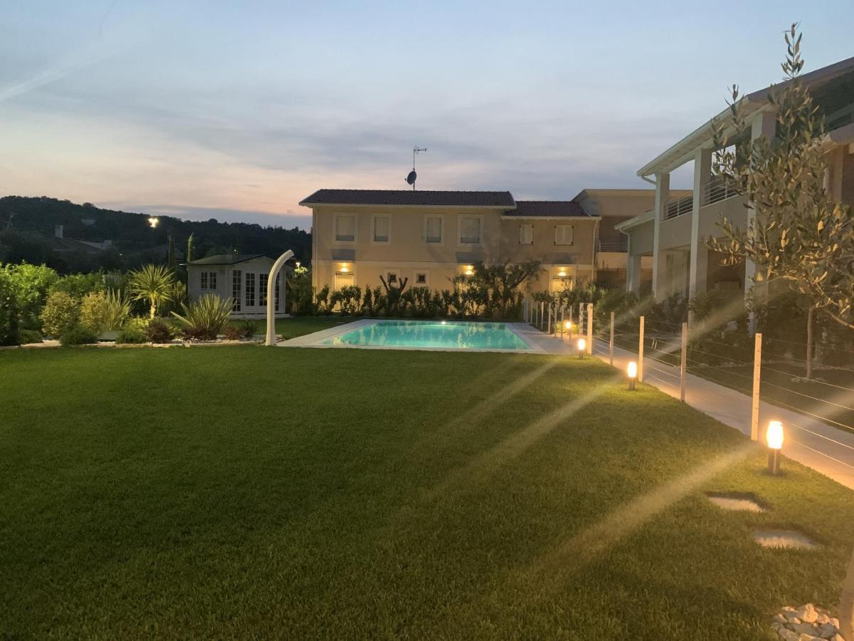 Villa Meri 马内尔巴 外观 照片